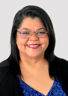 headshot of flor vasquez